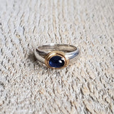 Ring with a cabochon sapphire made with 925 silver and 22 kt gold