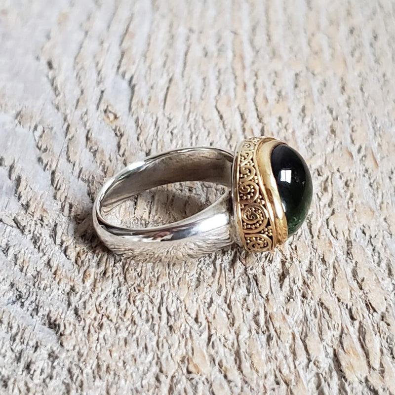 Ring with green tourmaline made with 925 silver and 22 kt gold 