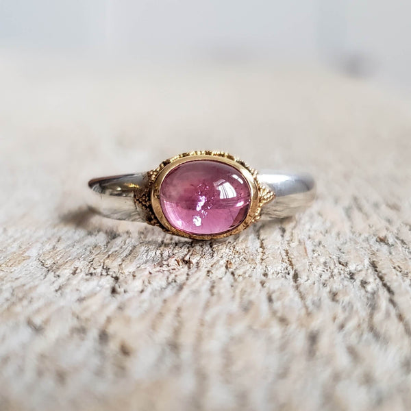 Ring with a pink tourmaline cabochon made with 925 silver and 22 kt gold 