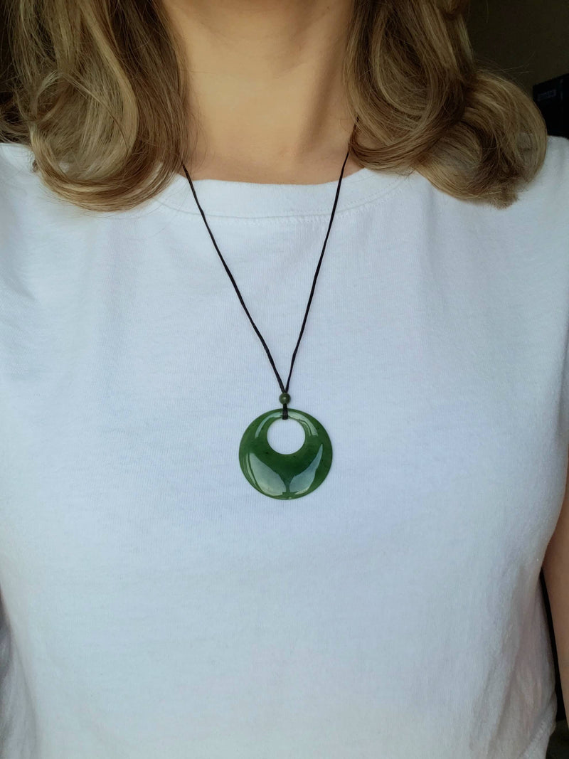 Collier avec pendentif de jade néphrite ''Cercle de la vie"